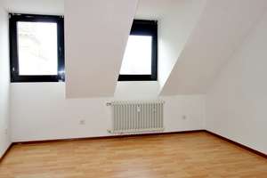 Krefeld - Am Kaiser-Wilhelm Museum, renovierte 2 Zimmer Dachgeschoss Wohnung,  saniertes Wannenbad – Die vollständige Adresse der Immobilie erhältst du vom Anbieter., 47798 Stadtmitte, Krefeld – Vorschaubild 5