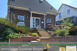 Exzellent ausgestattetes, freistehendes Einfamilienhaus mit Solaranlage – Solingen – Vorschaubild 1