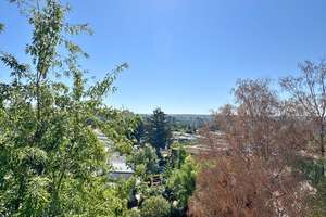 Helle 2,5-ZKB-Wohnung mit Balkon und schönem Weitblick