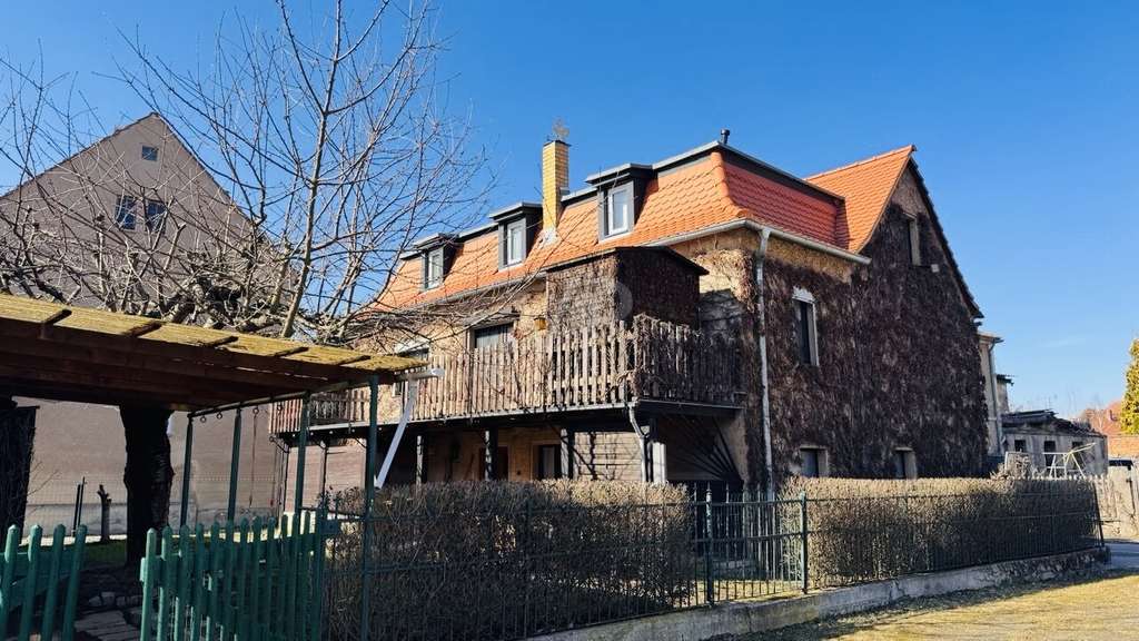 Immobilie in Ostritz - Charmantes Liebhaberhaus mit unverbaubarem Blick und sonnigem Balkon - Bild 1