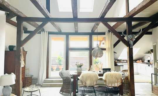 City Living Deluxe: 2 Zimmer Dachgeschossjuwel mit großzügier Loggia