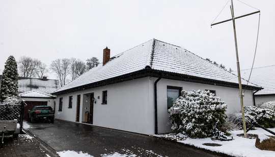 Bild von *** VOLLE FAHRT VORAUS durch den SCHNEE in den MODERNISIERTEN BUNGALOW mit AUSBAURESERVE ***