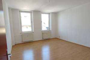 zentral | Balkon | renovierte große 3-Raum-Wohnung