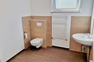 Helle und frisch renovierte 3-Zimmer-Dachgeschosswohnung in beliebter Wohnlage von Reislingen – Die vollständige Adresse der Immobilie erhältst du vom Anbieter., 38446 Reislingen, Wolfsburg – Vorschaubild 2