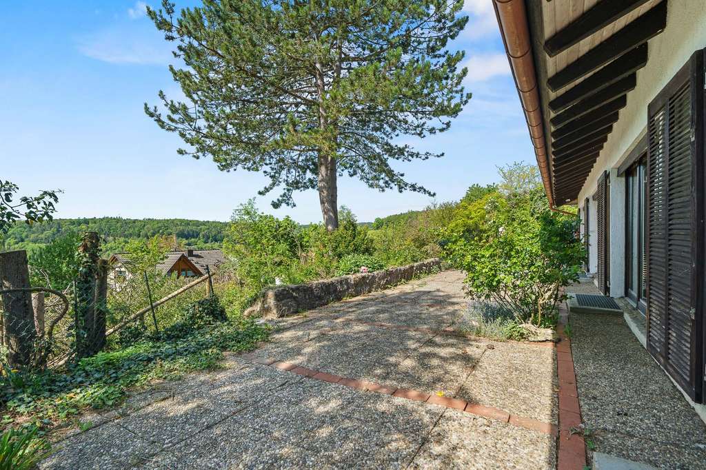 Immobilie in Tengen - Grosszügige, gepflegte Villa in Aussichtslage und Grenzlage zur Schweiz - Bild 1