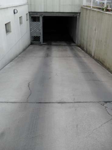 Auffahrt Tiefgaragenstellplatz Auffahrt Tiefgaragenstellplatz