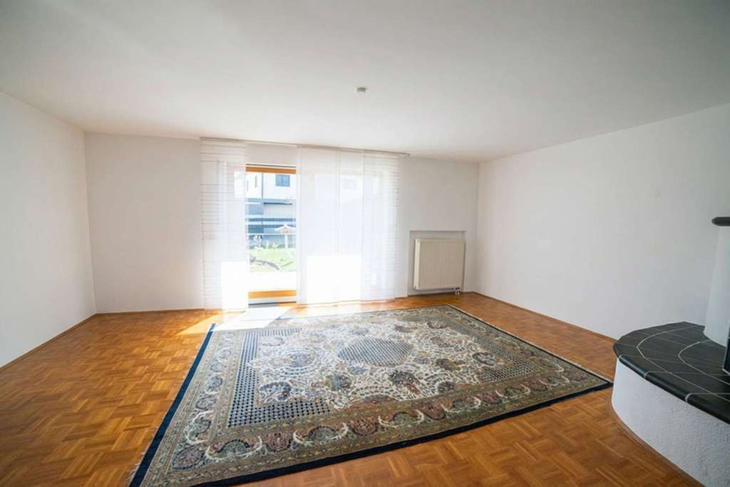 Immobilie in Straßkirchen - Familienoase in Straßkirchen: 164 m² DHH mit Kachelofen & Top-Zukunftspotenzial - provisionsfrei! - Bild 1