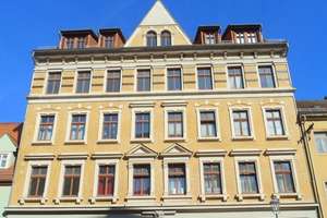 Ab Mitte August: Geräumige 2-Zimmer-Wohnung mit Laminatboden "Dielenoptik", Essküche und Badewanne