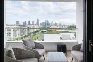 Exklusive Lobby im Hotelstil · Modernes Luxusapartment mit direktem Skyline-Blick in Frankfurt – Die vollständige Adresse der Immobilie erhältst du vom Anbieter., 60486 Gallus, Frankfurt am Main – Vorschaubild 10