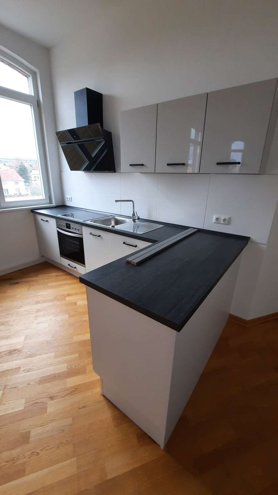 Große und moderne 2-Zimmer-Wohnung mit Balkon in Erfurt