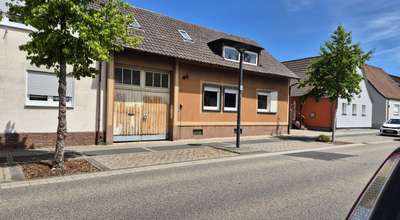 Einfamilienhaus auf 927 m² Grundstück mit Nebengebäude, großer Scheune und Ausbaupotenzial