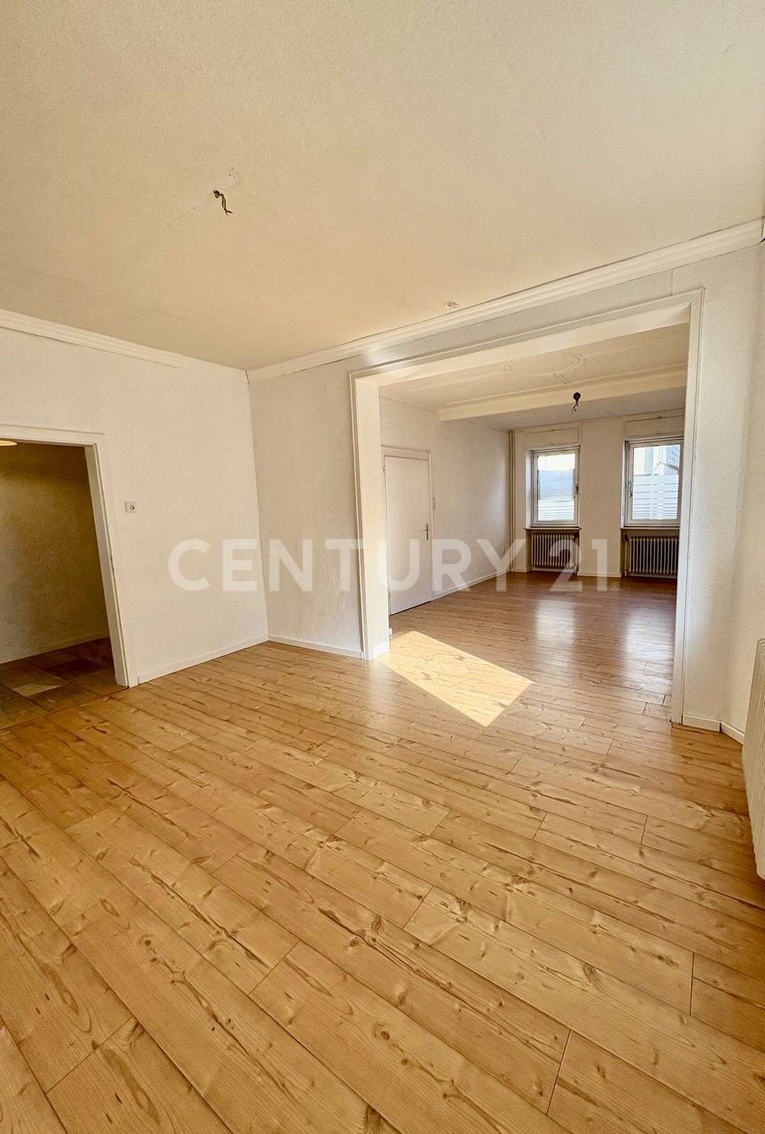 Immobilie in Schönenberg-Kübelberg - Geräumiges 1-2 Familienhaus in zentraler Lage - viel Platz für Ihre Ideen! - Bild 3