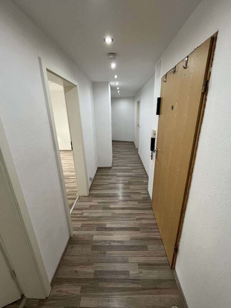 Immobilie in Zirndorf - Zirndorf gut geschnittene 4-Zimmer-Wohnung 2 Etage in zentraler Lage 300m vom Stadtkern entfernt - Bild 4