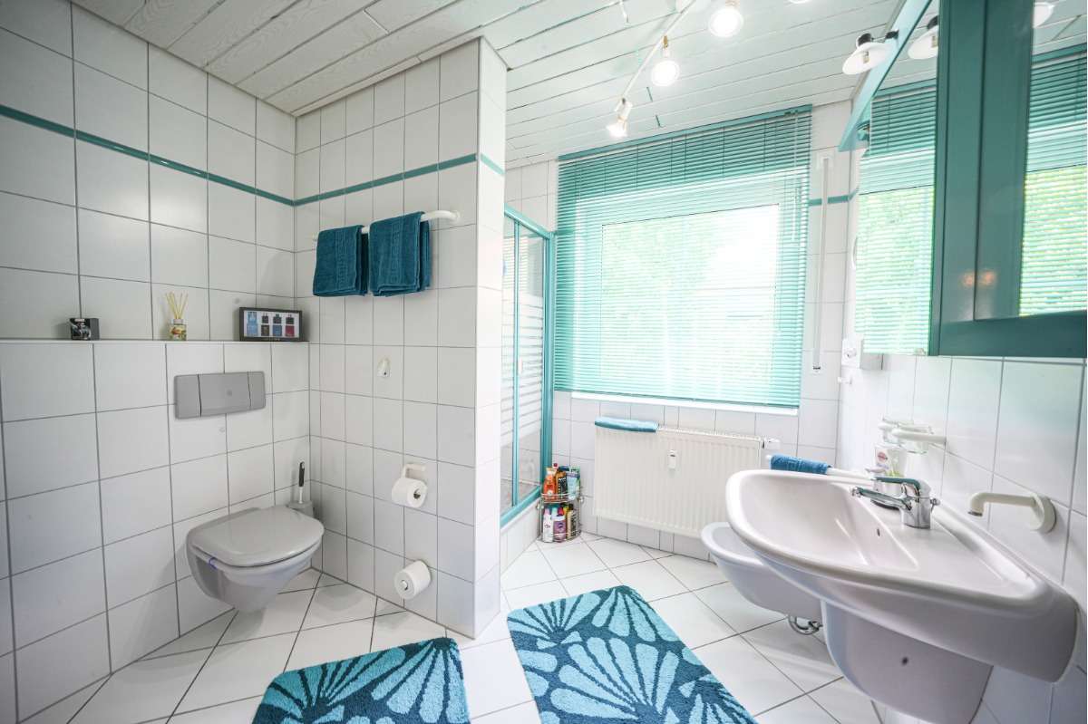 Immobilie in Poppenhausen - Sehr gepflegtes, freistehendes Mehrfamilien- / Generationenhaus, zur Eigennutzung und Kapitalanlage - Bild 3