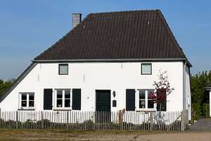 Traumhaftes, kernsaniertes und denkmalgeschütztes Haus in Alleinlage am Niederrhein! – Bienenstraße 5, 47551 Bedburg-Hau – Vorschaubild 2