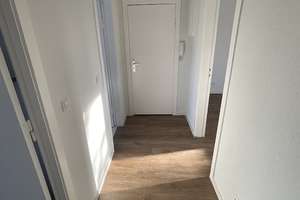 Frisch renovierte 2 Zimmer-Wohnung mit Balkon und modernisiertem Tageslichtbad mit Wanne – Mozartstr. 11, 23556 Sankt Lorenz Nord, Lübeck – Vorschaubild 4