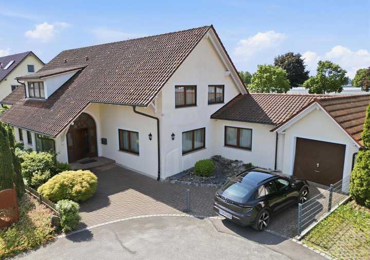 Großzügiges Einfamilienhaus mit Garten in Ortsrandlage von Langenargen