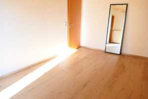 Ruhiges 2025 renoviertes freistehendes 4,5 Zi.-Haus mit neuer Luftwärmepumpe, Balkon und Garten! – Schaumburg (Kreis) – Vorschaubild 12