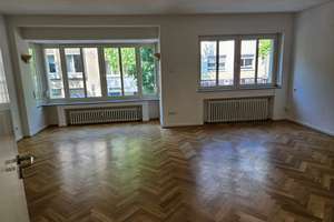 Schöne günstige Wohnung mit riesen Dachterasse!!!