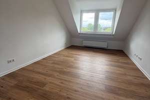 kernsanierte ruhige und hübsche 2 ZKB Altbauwohnung ab sofort zu vermieten – Yorckstraße 13, 65195 Westend / Bleichstraße, Wiesbaden – Vorschaubild 2