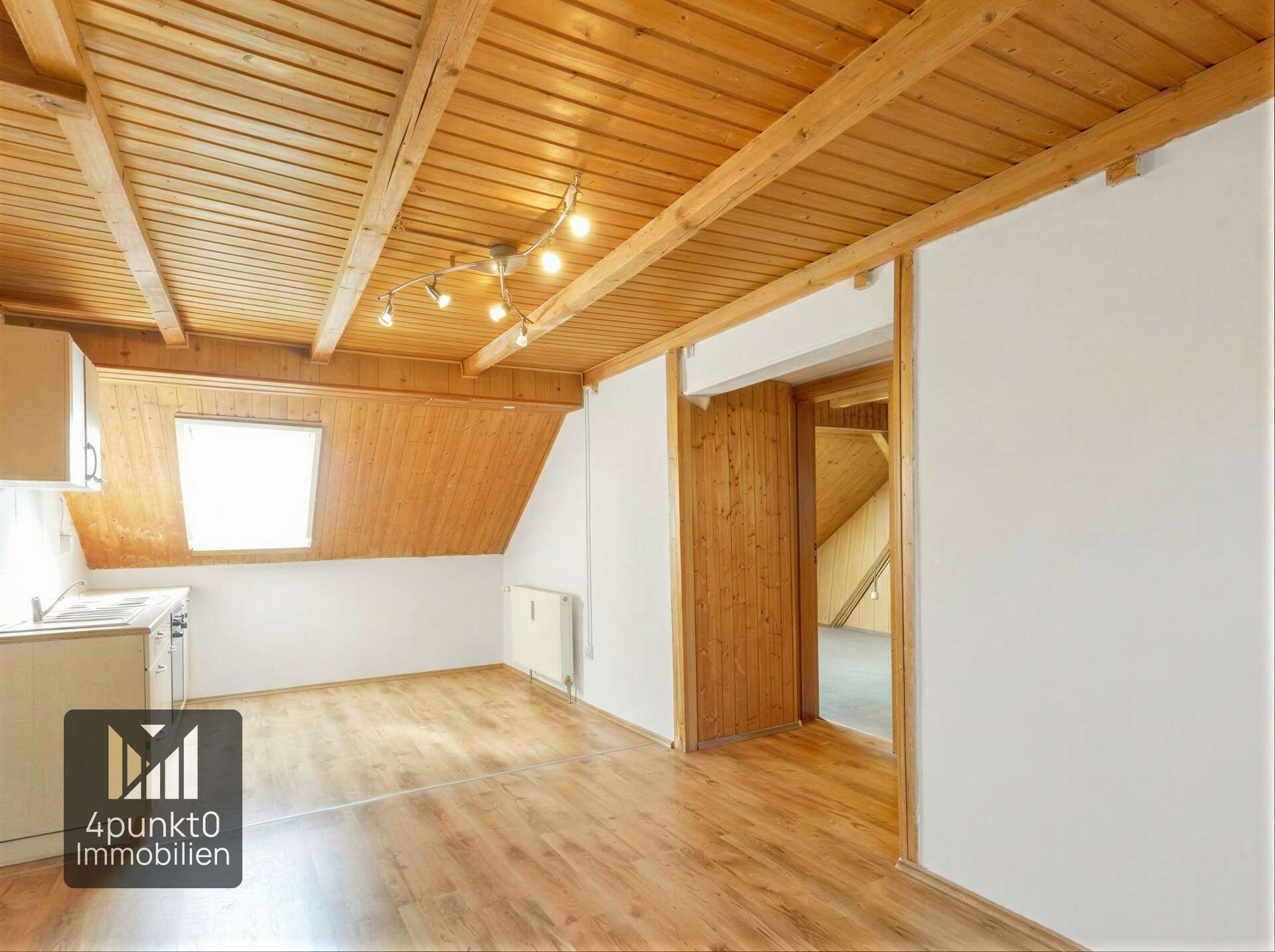 Immobilie in Treuchtlingen - Projektchance: MFH mit 4 Wohnungen, 295 m², Innenhof und 4 Garagen - Bild 1