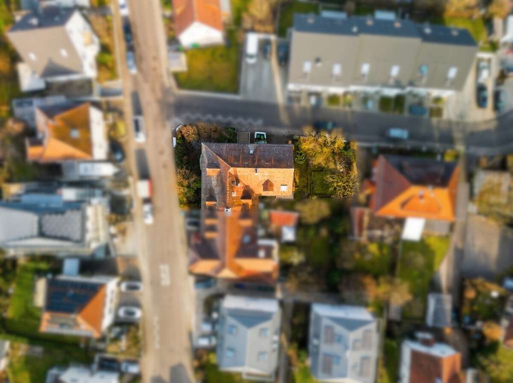 Immobilie in Sinsheim - Charmantes Dreifamilienhaus in Sinsheim Gartenstadt – Spitzenlage, Investment-Chance mit Stil - Bild 2