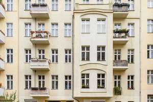 Bezugsfreie, sanierte 2-Zimmer-Altbauwohnung in gefragter Kreuzberger Lage