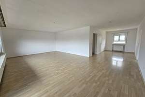 Viel Platz zum Wohlfühlen - helle 3 Zi.-Wohnung mit Balkon und Einbauküche