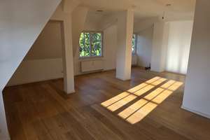 Wunderschöne 3-Zimmer Dachgeschosswohnung nahe Theodor-Heuss-Platz, 135 m², mit Einbauküche – Klaus-Groth-Straße 3, 14050 Westend, Berlin – Vorschaubild 3