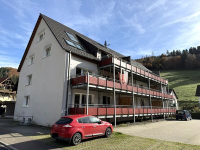 Leerstehende 2-Zimmer-Wohnung mit großem Balkon und Stellplatz im Freien