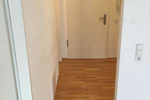 Gepflegte Wohnung mit zwei Zimmern sowie Balkon und EBK in Ulm – Die vollständige Adresse der Immobilie erhältst du vom Anbieter., 89077 Weststadt, Ulm – Vorschaubild 11