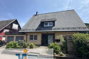 Gepflegtes Mehrfamilienhaus in Hofstetten mit Garten, Terrasse, Balkon & Garagen, sowie Stellplätzen