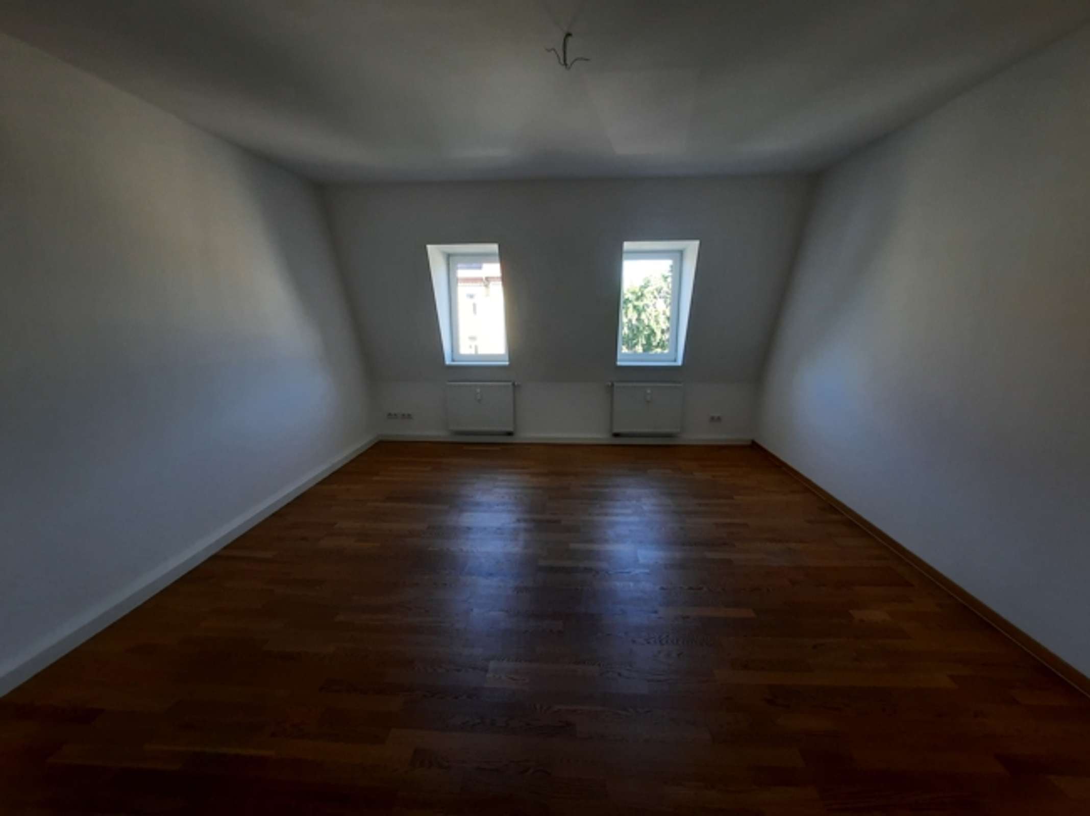 Attraktive 2-Zimmer-DG-Wohnung mit gemütlichem Balkon und modernem Duschbad in Erfurt/Löbervorstadt