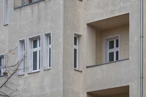 GROßE 3 RAUM ,BALKON,AUFZUG,DUSCHE,WANNE,PARKETT – 10405 Prenzlauer Berg, Berlin – Vorschaubild 2