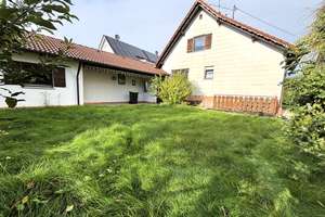 Großes Grundstück, charmantes Haus – Ihr Sanierungsprojekt in Geltendorf-Walleshausen – Die vollständige Adresse der Immobilie erhältst du vom Anbieter., 82269 Geltendorf – Vorschaubild 1
