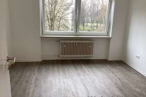 Wohnen mit Weitblick: renovierte 2-Zimmer-Wohnung mit Balkon! – Kennedystr. 16, 82178 Puchheim – Vorschaubild 3