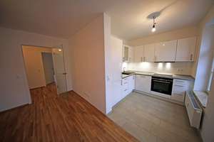 // Ab 01.05.2026 - Einbauküche - Aufzug - Parkett - Balkon //