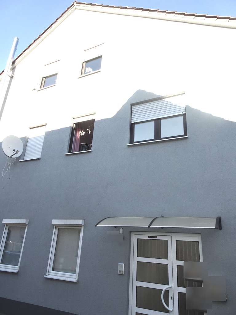 Immobilie in Viernheim - 2 Häuser mit 5 gepflegten modernisierten Wohnungen und Stellplätzen - Bild 2