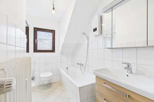 Helle Dachgeschosswohnung mit Charme in Sankt Augustin Hangelar – Parsevalstraße 26, 53757 Sankt Augustin – Vorschaubild 3