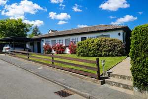 Ein Zuhause mit Charakter! Bungalow - Oase mit Einliegerwohnung und traumhaftem Garten