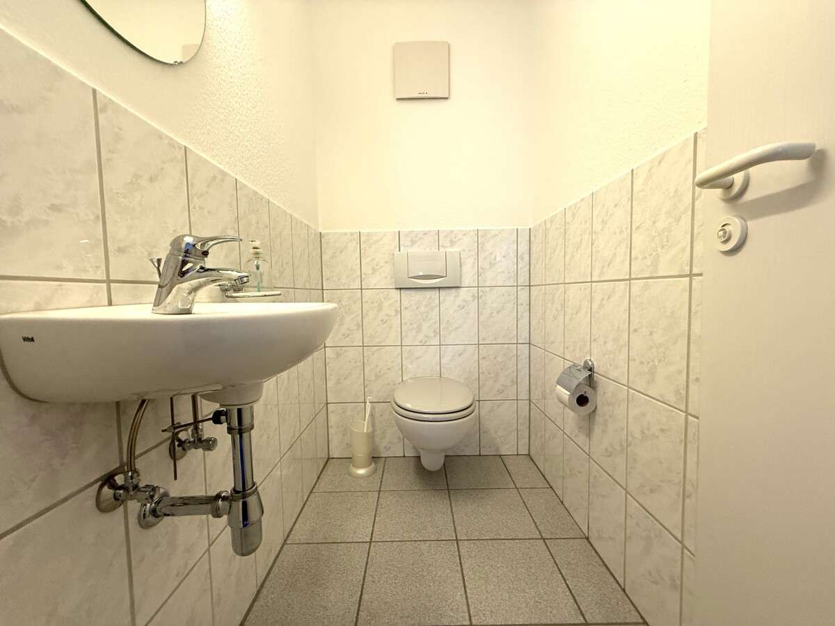 Immobilie in Gschwend - OBERGESCHOSSWOHNUNG/BÜRO IN ZENTRALER WOHNLAGE! - Bild 1