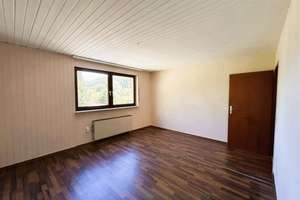 ++Großzügiges 9-Familienhaus mit 5 Garagen und 4 Außenstellplätze zu verkaufen++ – Die vollständige Adresse der Immobilie erhältst du vom Anbieter., 75323 Bad Wildbad – Vorschaubild 4