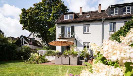 Bild von Tradition trifft Eleganz – stilvoll modernisierte Doppelhaushälfte mit Gartenidylle