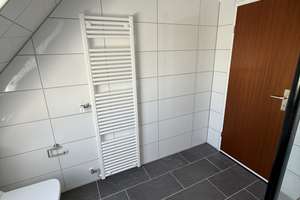 Frisch sanierte 1-Zimmer-DG-Wohnung mit Designerbad & Parkett in Köln-Weidenpesch – Nerusser strasse 50737, 50737 Longerich, Köln – Vorschaubild 15