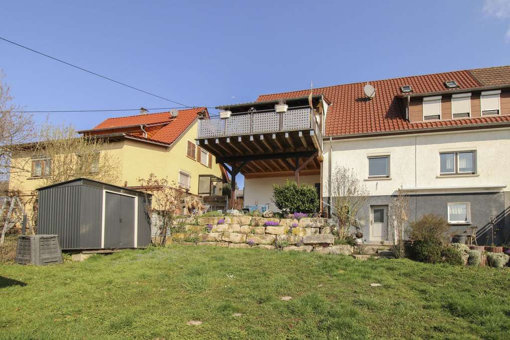 Immobilie in Pliezhausen - Einfamilienhaus mit großem Garten, Balkon und Garage - Bild 0
