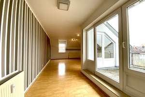 Helle und gemütliche 2-Zimmer Wohnung mit Balkon in ruhiger Lage