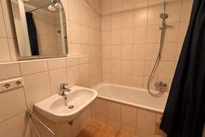 SCHÖNE UND GEPFLEGTE 3-ZIMMER-ALTBAUWOHNUNG NAHE DER WIESBADENER FUSSGÄNGERZONE! – Wörthstr. 5, 65185 Mitte, Wiesbaden – Vorschaubild 8