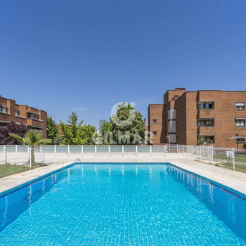 Im Herzen der prestigeträchtigen Avenida de Europa in Pozuelo de Alarcón gelegen, befindet sich dies