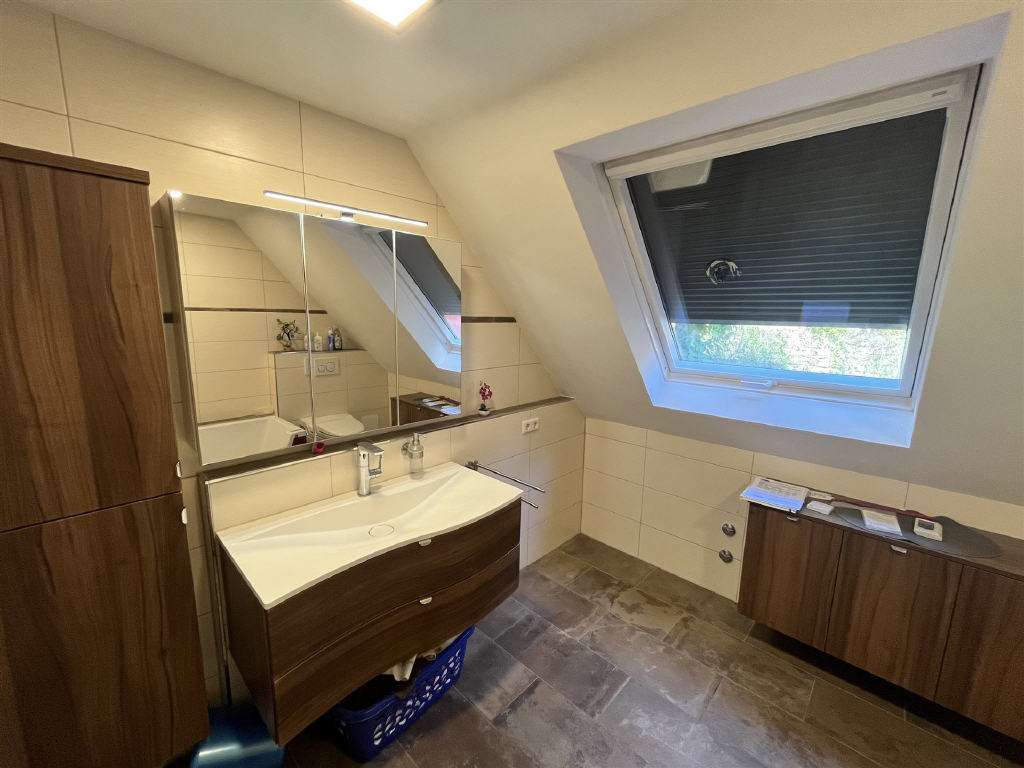 Immobilie in Widdern - provisionsfrei! - Zweifamilienhaus mit erneuerter Heizungsanlage und moderner Haustechnik  Id - Bild 2