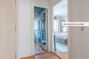 IMMOBERLIN.DE - Wohlfühllage! Stilvolle Altbauwohnung mit ruhiger Westloggia nahe Ludwigkirchplatz – Die vollständige Adresse der Immobilie erhältst du vom Anbieter., 10707 Wilmersdorf, Berlin – Vorschaubild 2